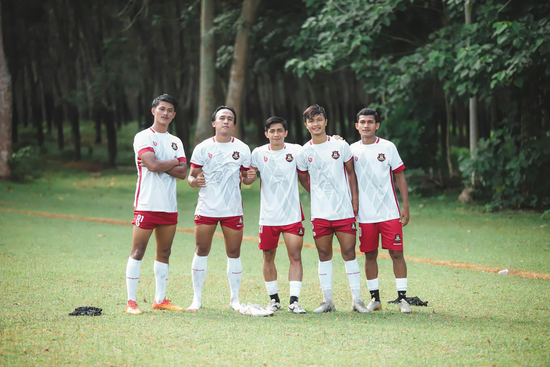 Liga Akamsi: Dari Sempak Bola Kampung ke Lapangan Hati