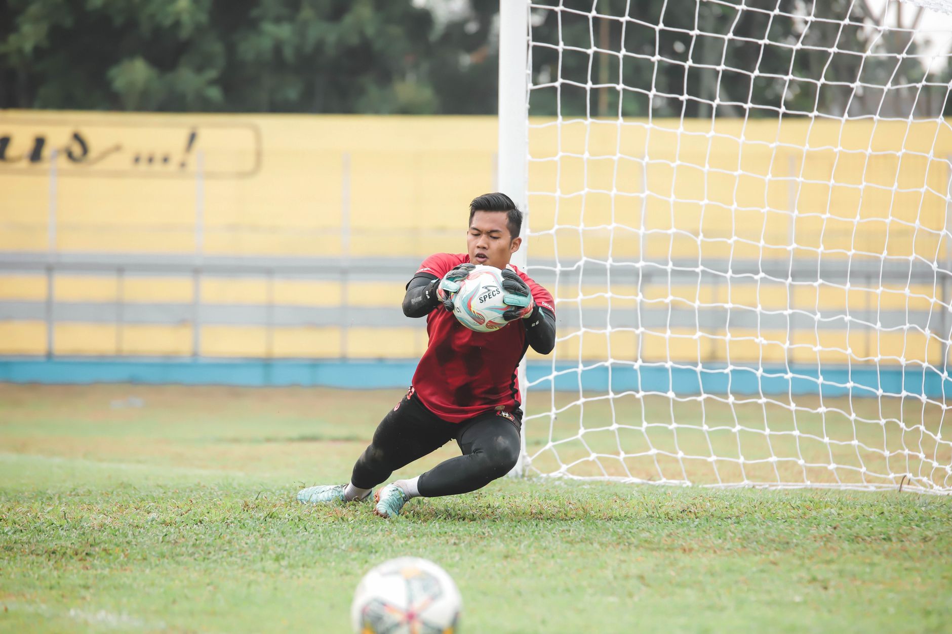Nendang Bola di Gang Sempit: Semangat Akamsi Tambora Sambut Piala Dunia 2026
